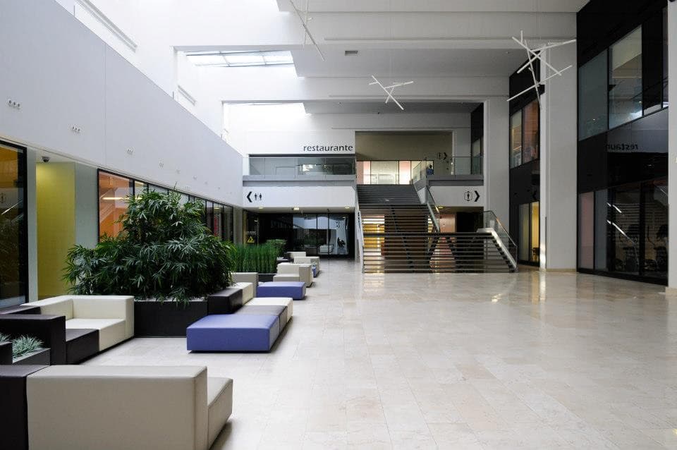 Flexible Day Pass at LEAP Lisbon with 24/7 Access interior photo 4