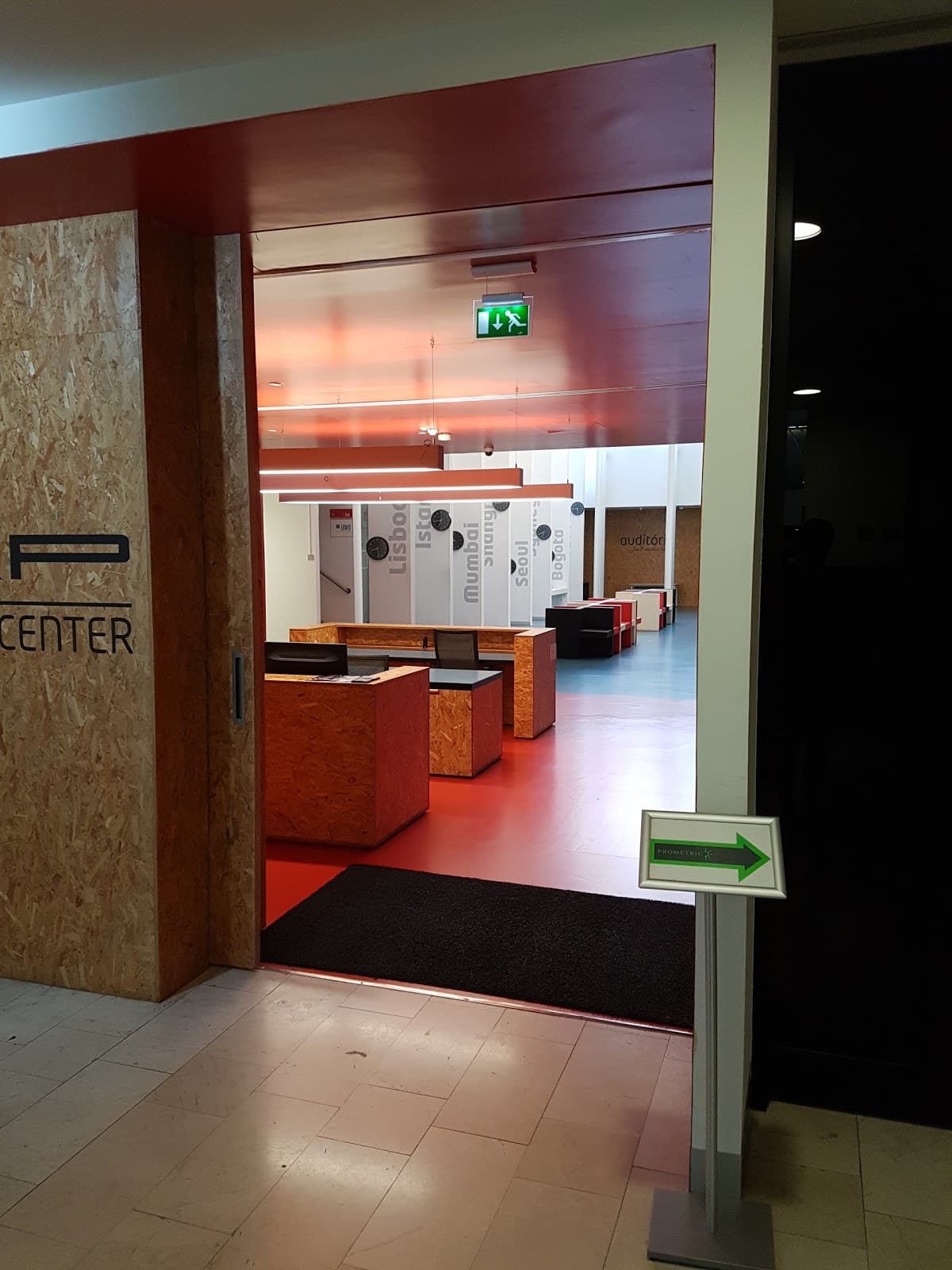 Flexible Day Pass at LEAP Lisbon with 24/7 Access interior photo 5