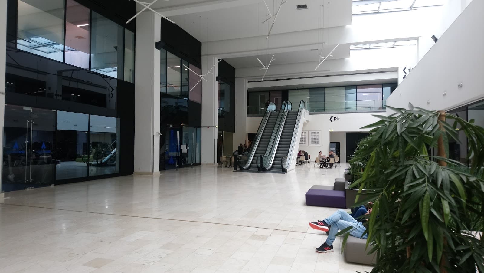 Flexible Day Pass at LEAP Lisbon with 24/7 Access interior photo 6