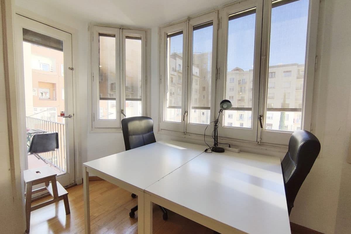 Day Pass at CREC Coworking Gràcia with Natural Light interior photo 12
