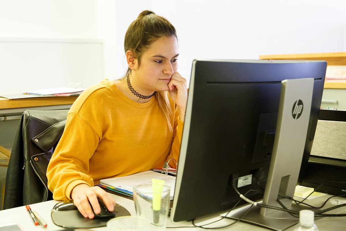 Day Pass at CREC Coworking Gràcia with Natural Light interior photo 24