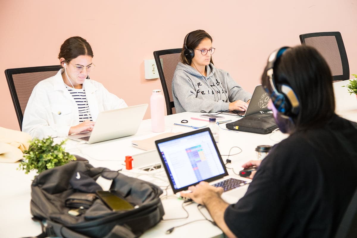 Day Pass at CREC Coworking Gràcia with Natural Light interior photo 31