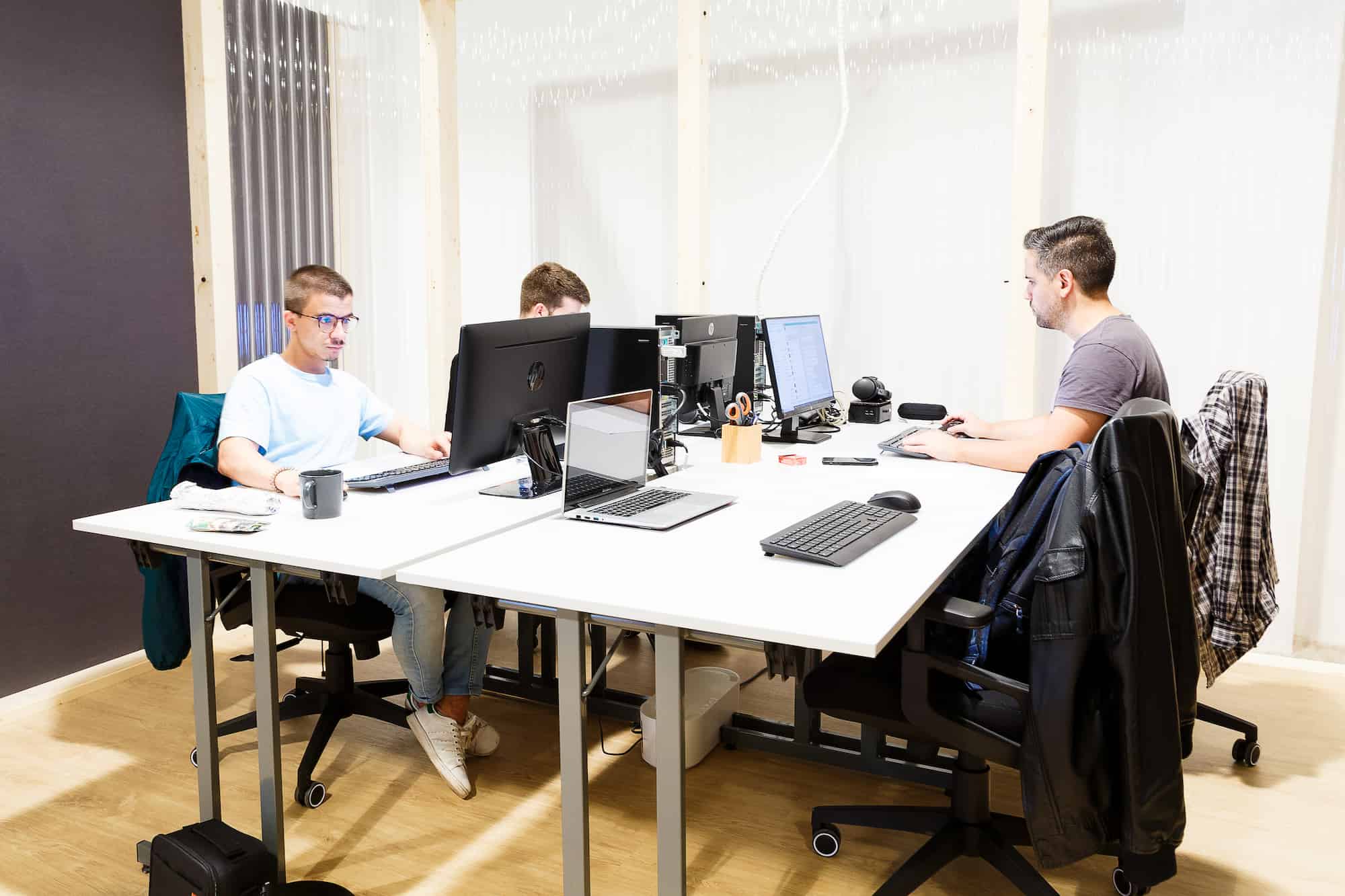 Day Pass at CREC Coworking Gràcia with Natural Light interior photo 35