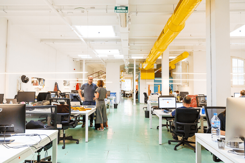 Day Pass at CREC Coworking Gràcia with Natural Light interior photo 5