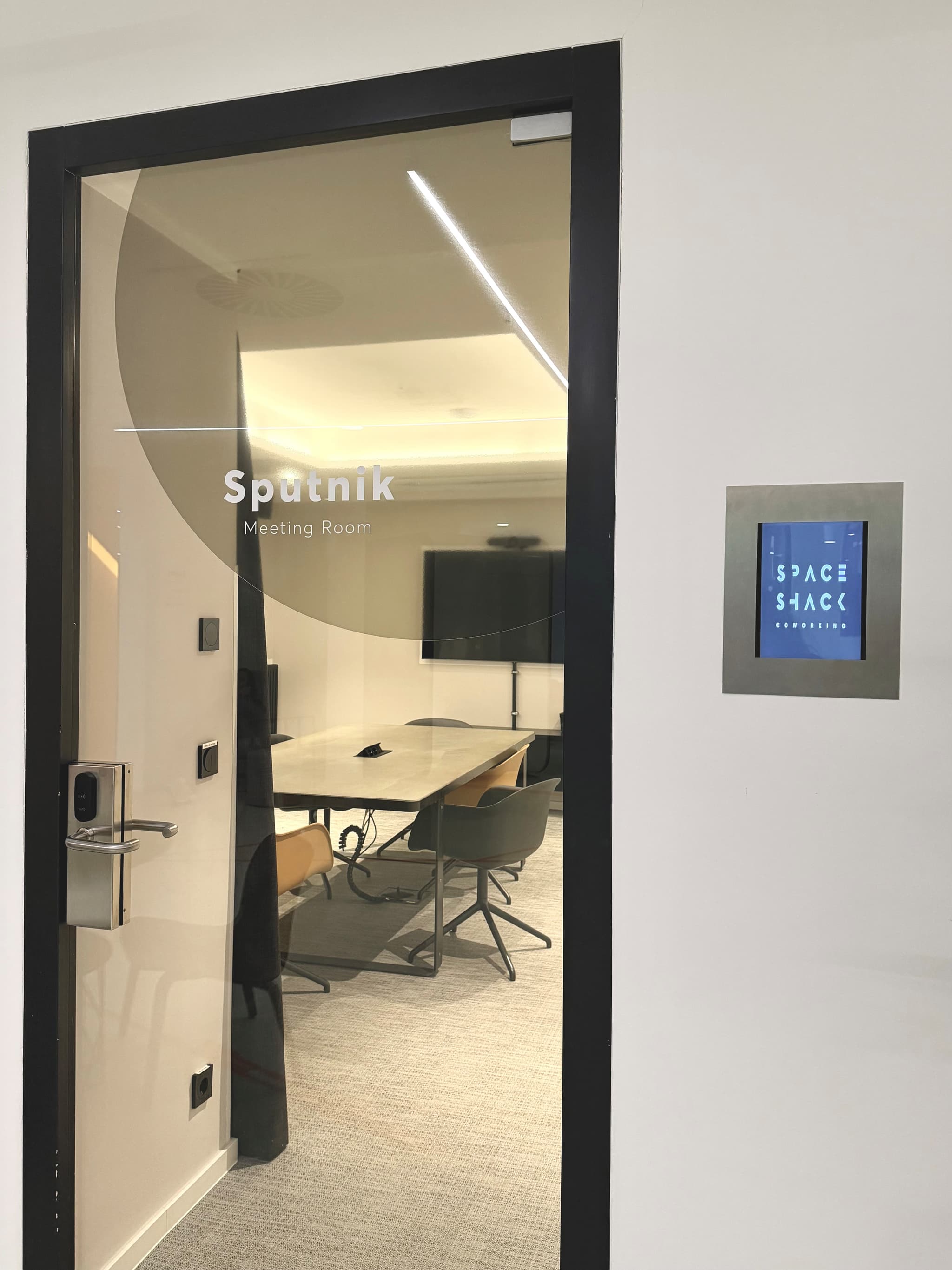 Elegant 'Sputnik' Meeting Room at SPACE SHACK Coworking interior photo 1