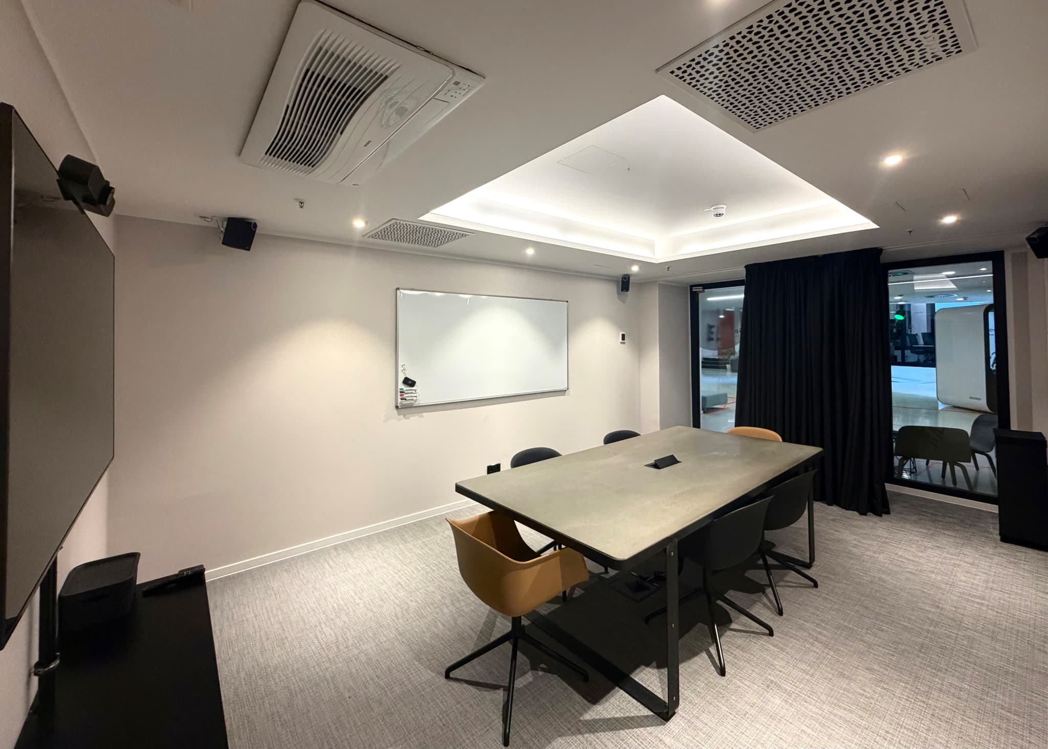 Elegant 'Sputnik' Meeting Room at SPACE SHACK Coworking interior photo 2