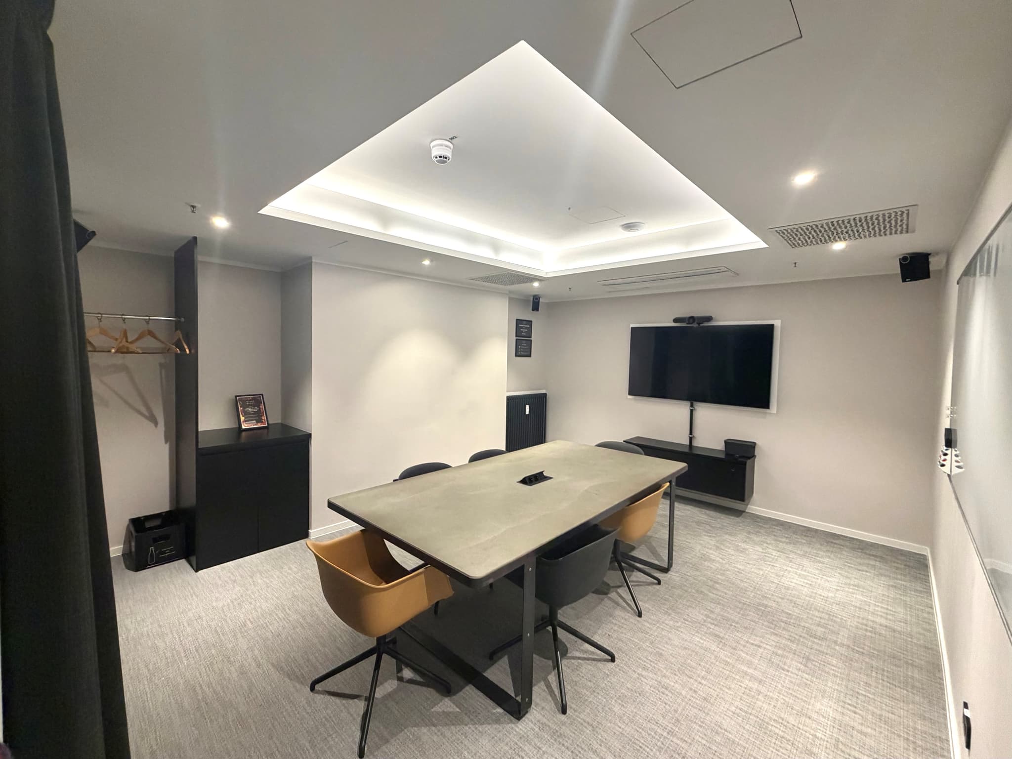 Elegant 'Sputnik' Meeting Room at SPACE SHACK Coworking interior photo 3