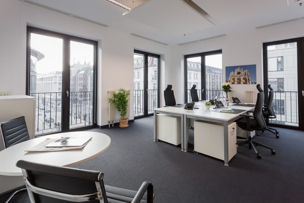 Work in a modern coworking for professionals & startups at ABC Workspaces Friedrichstrasse interior photo 2