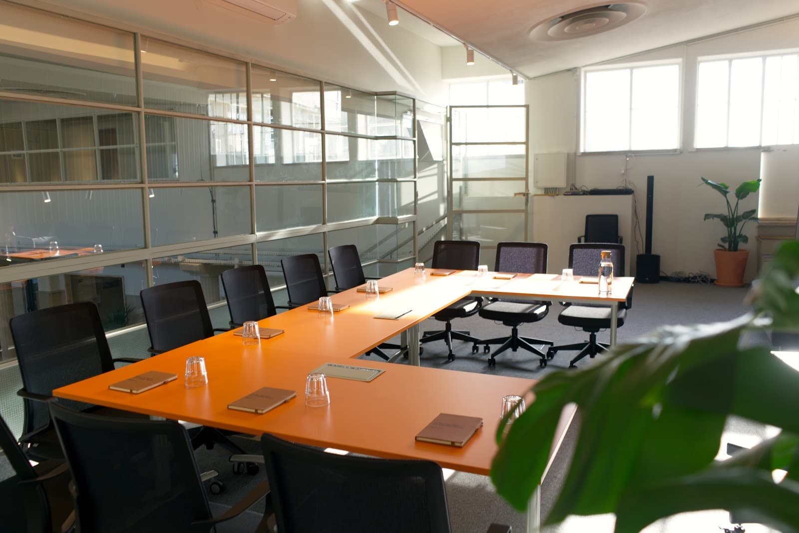 Impact Hub Lisbon Penha Day Pass - Flexible Workspace & Networking in Central Lisbon interior photo 3