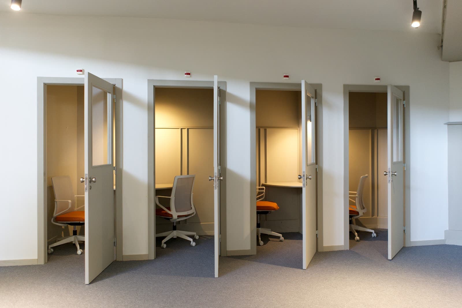 Impact Hub Lisbon Penha Day Pass - Flexible Workspace & Networking in Central Lisbon interior photo 4
