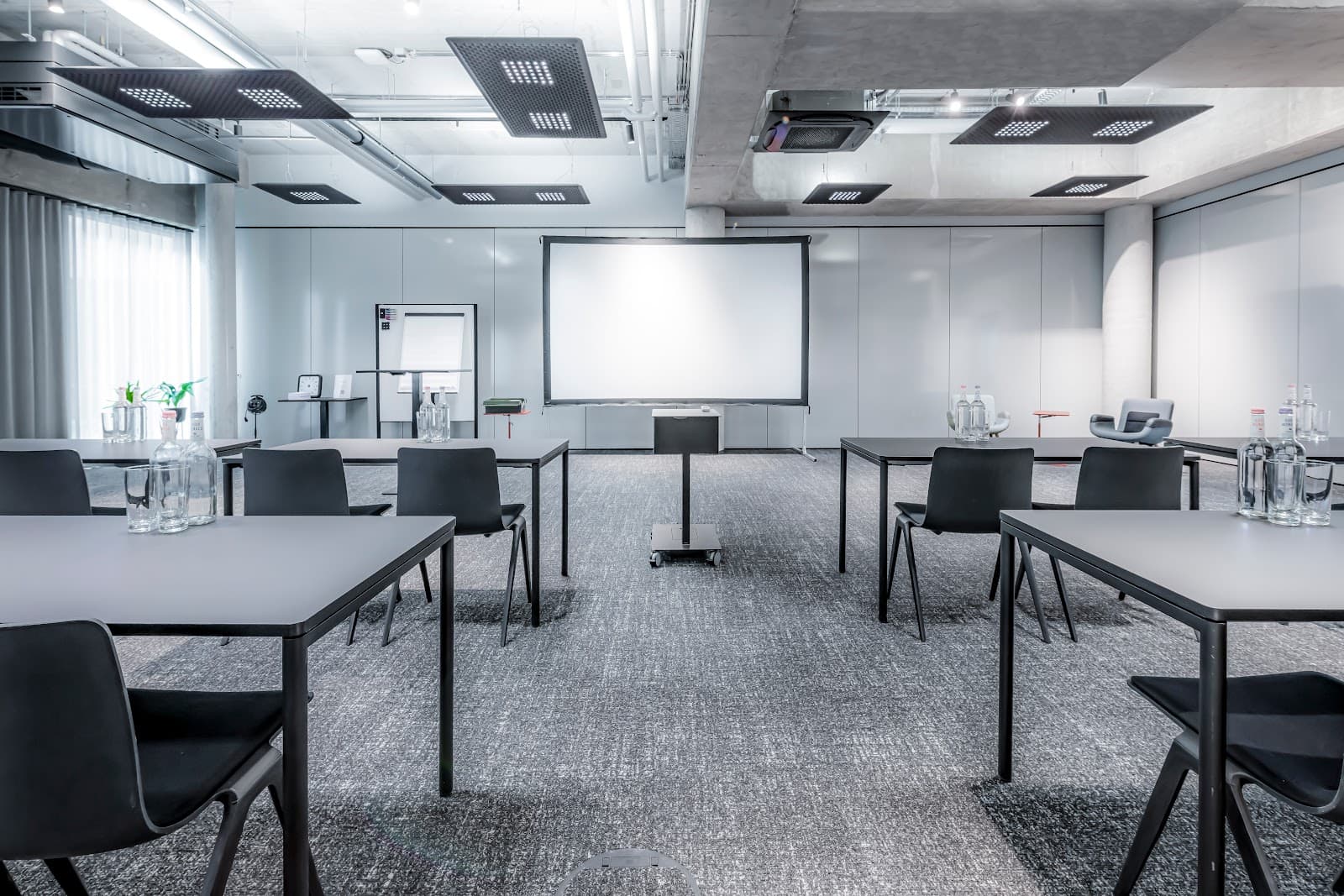 Flexible Day Pass at Design Offices Hannover Vahrenwald interior photo 2