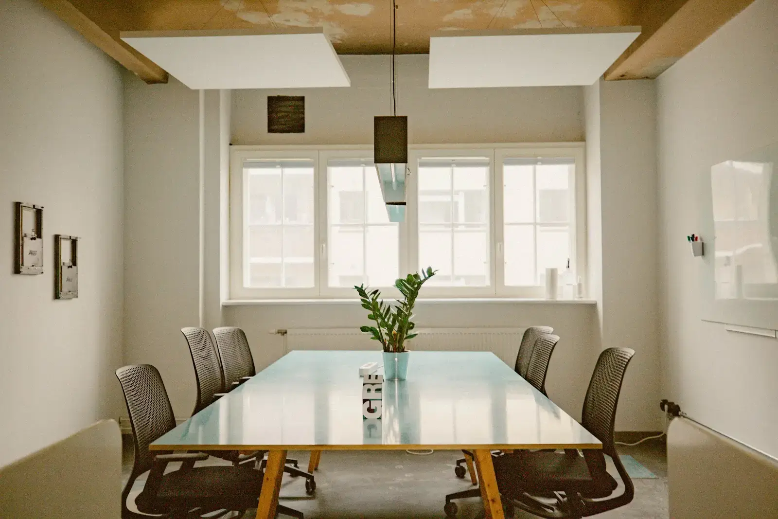 1-Person Fixed Desk at Workish Berlin with Backyard & Community Kitchen interior photo 3