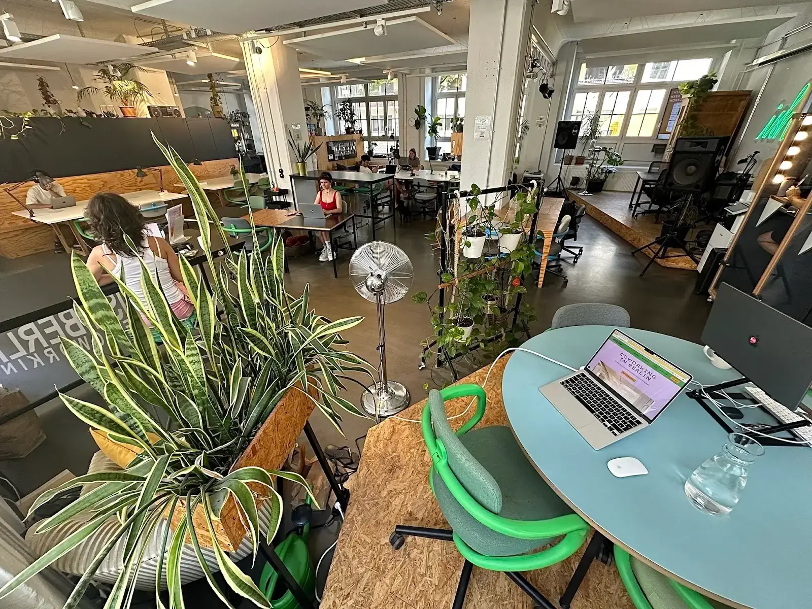 1-Person Fixed Desk at Workish Berlin with Backyard & Community Kitchen interior photo 7