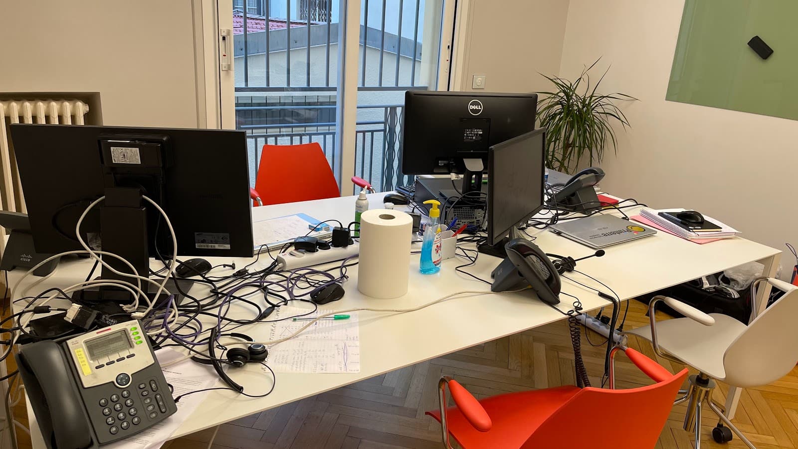 Flexible Day Pass in PARADIGM with Highspeed Wifi interior photo 10