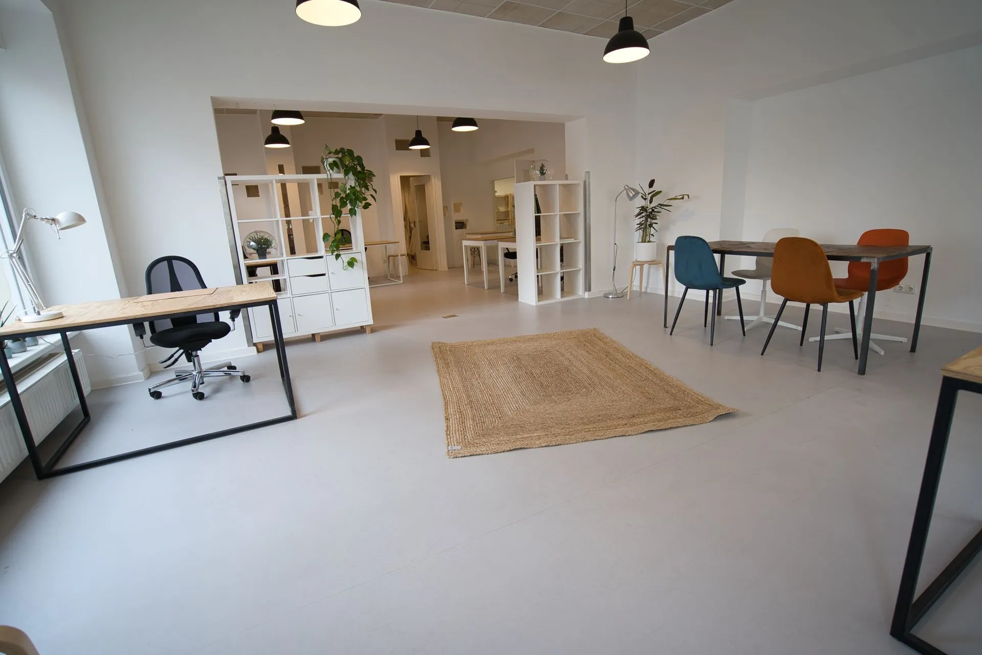 Cowork in a bright and cozy space in Friedrichshain at AMAPOLA interior photo 2