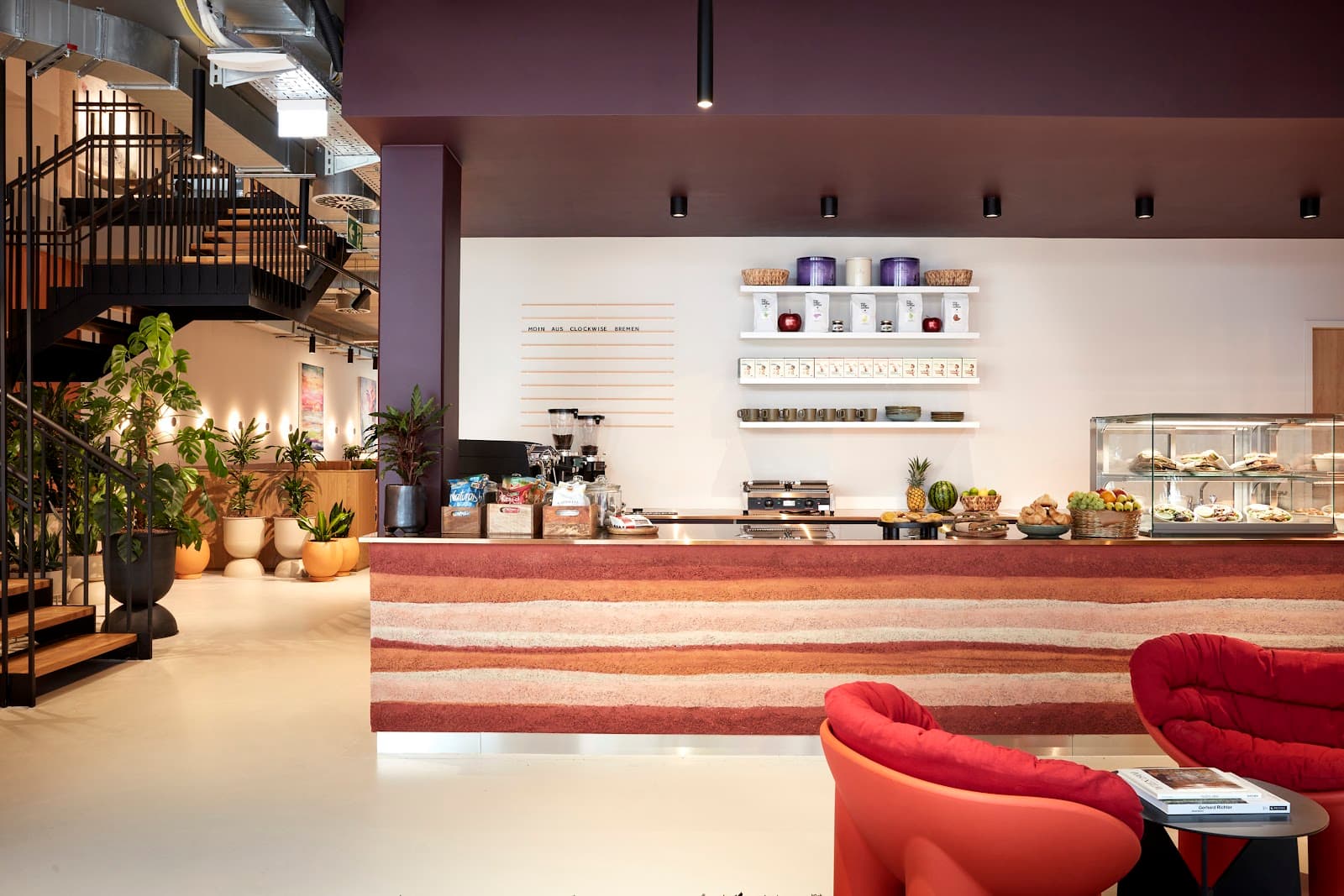 Flexible Day Pass in Clockwise Bremen's Lounge interior photo 4