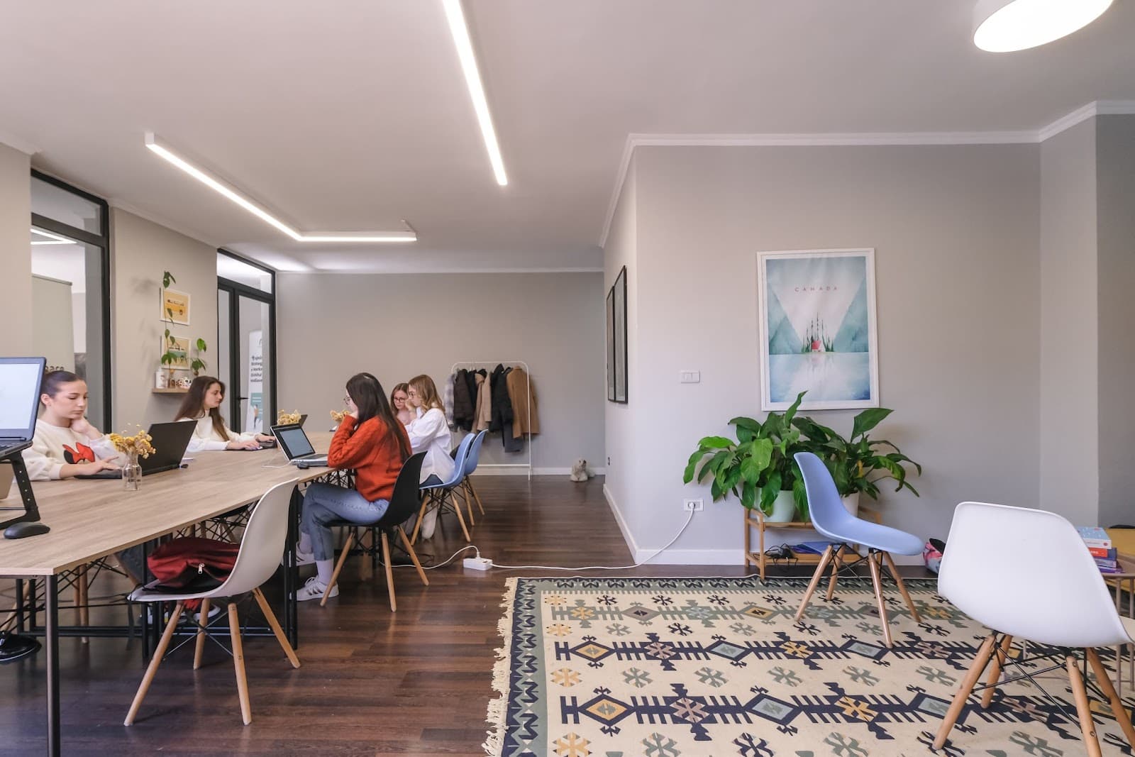 Flexible Day Pass Workspace with Natural Light at Innospace Tirana interior photo 7