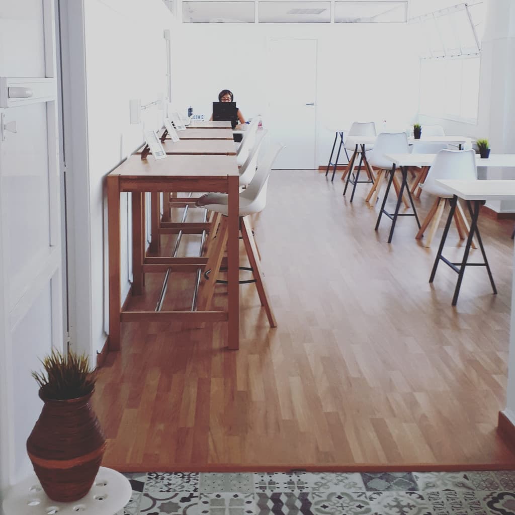 Alicante Day Pass at Simple Social Hub with Highspeed Wifi interior photo 13