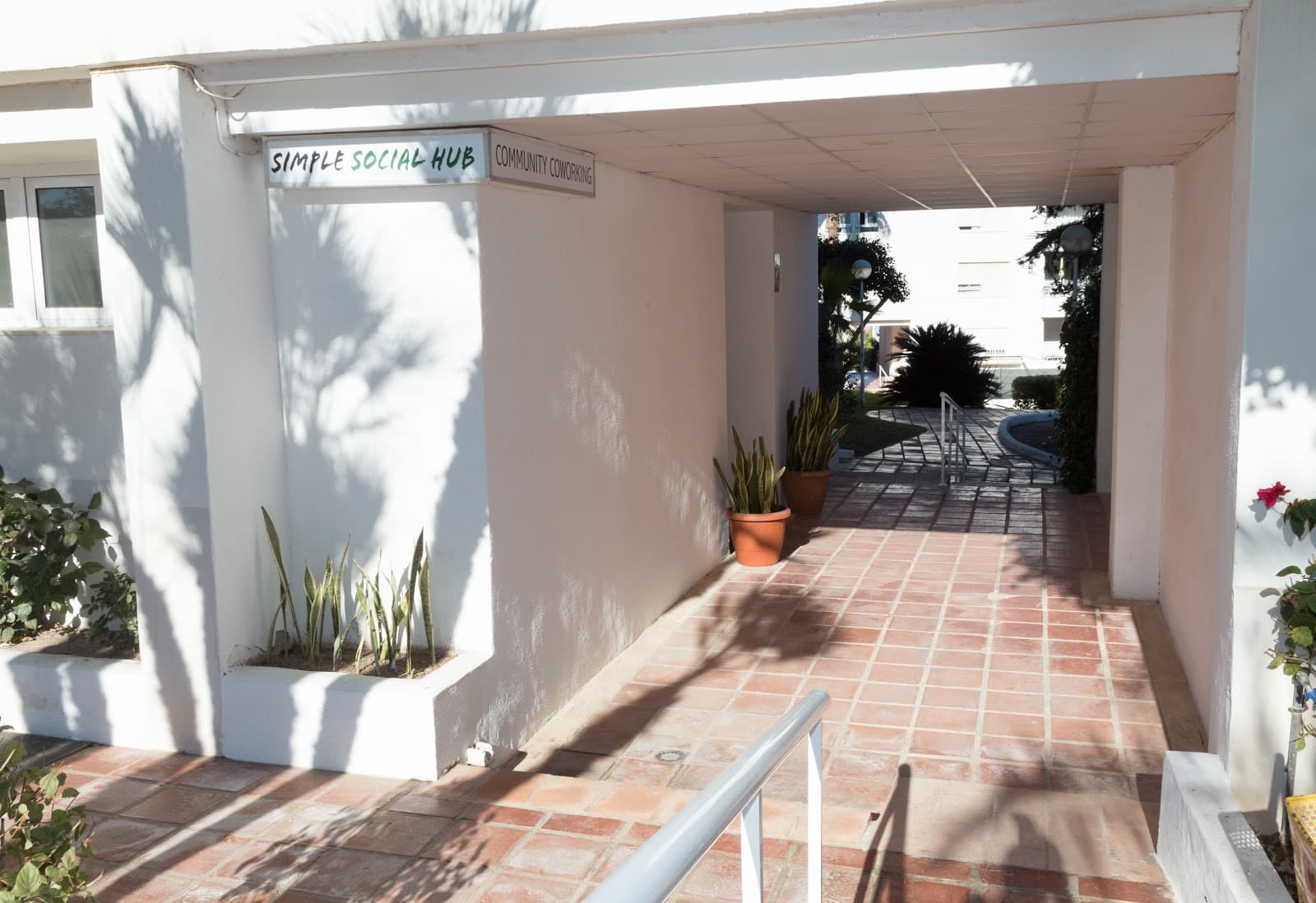 Alicante Day Pass at Simple Social Hub with Highspeed Wifi interior photo 16