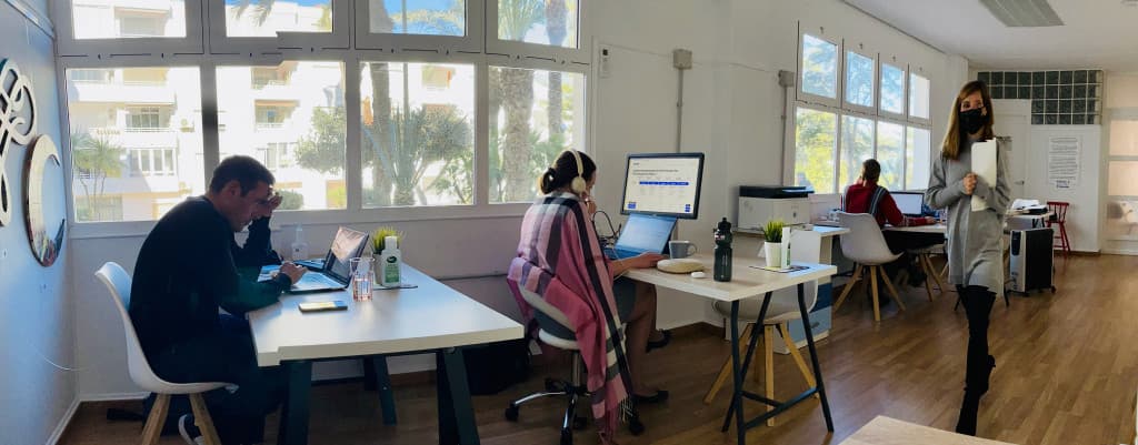 Alicante Day Pass at Simple Social Hub with Highspeed Wifi interior photo 5