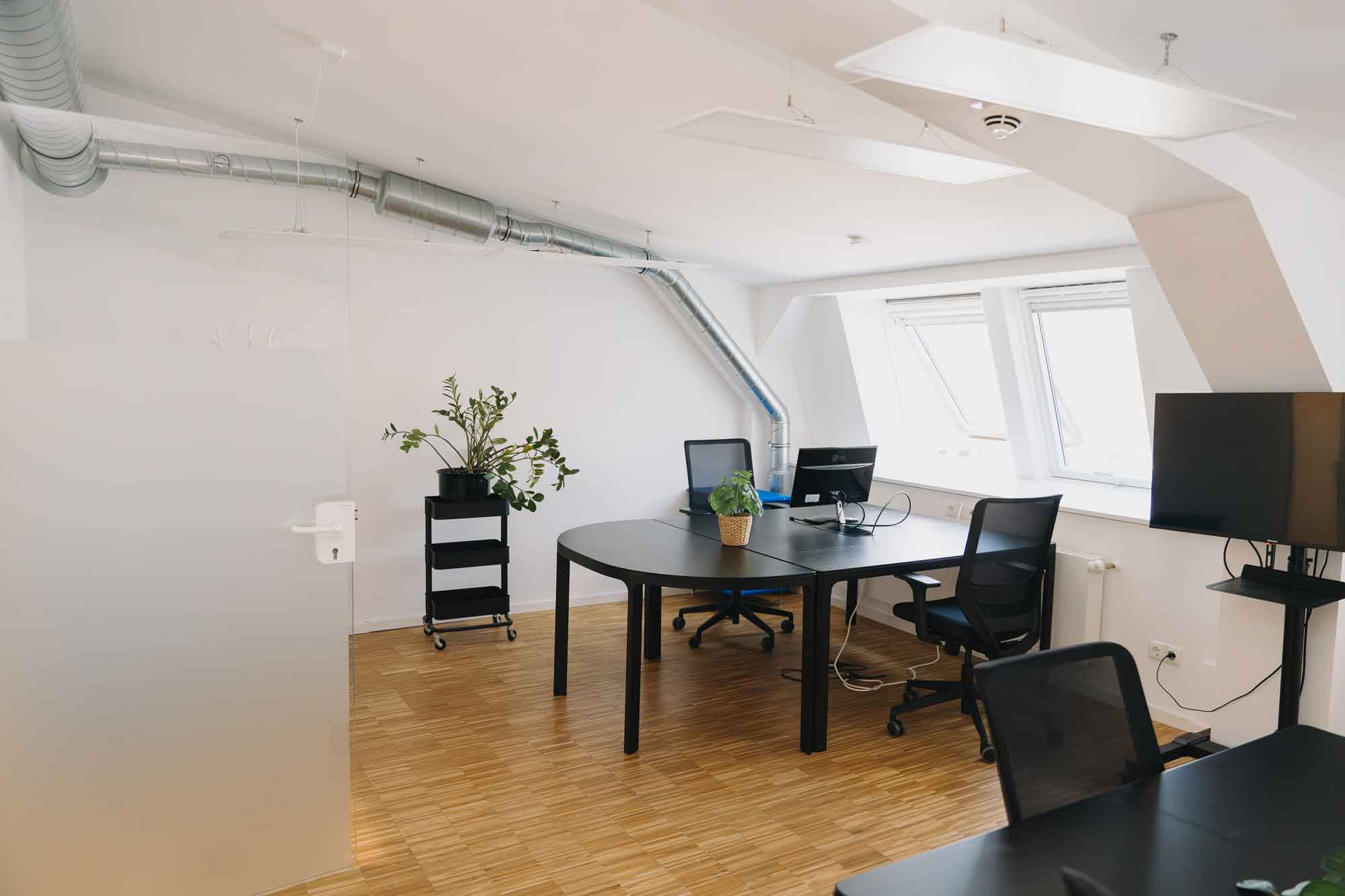 URBAN Meeting Space at Betahaus Neukölln Creative Hub interior photo 2