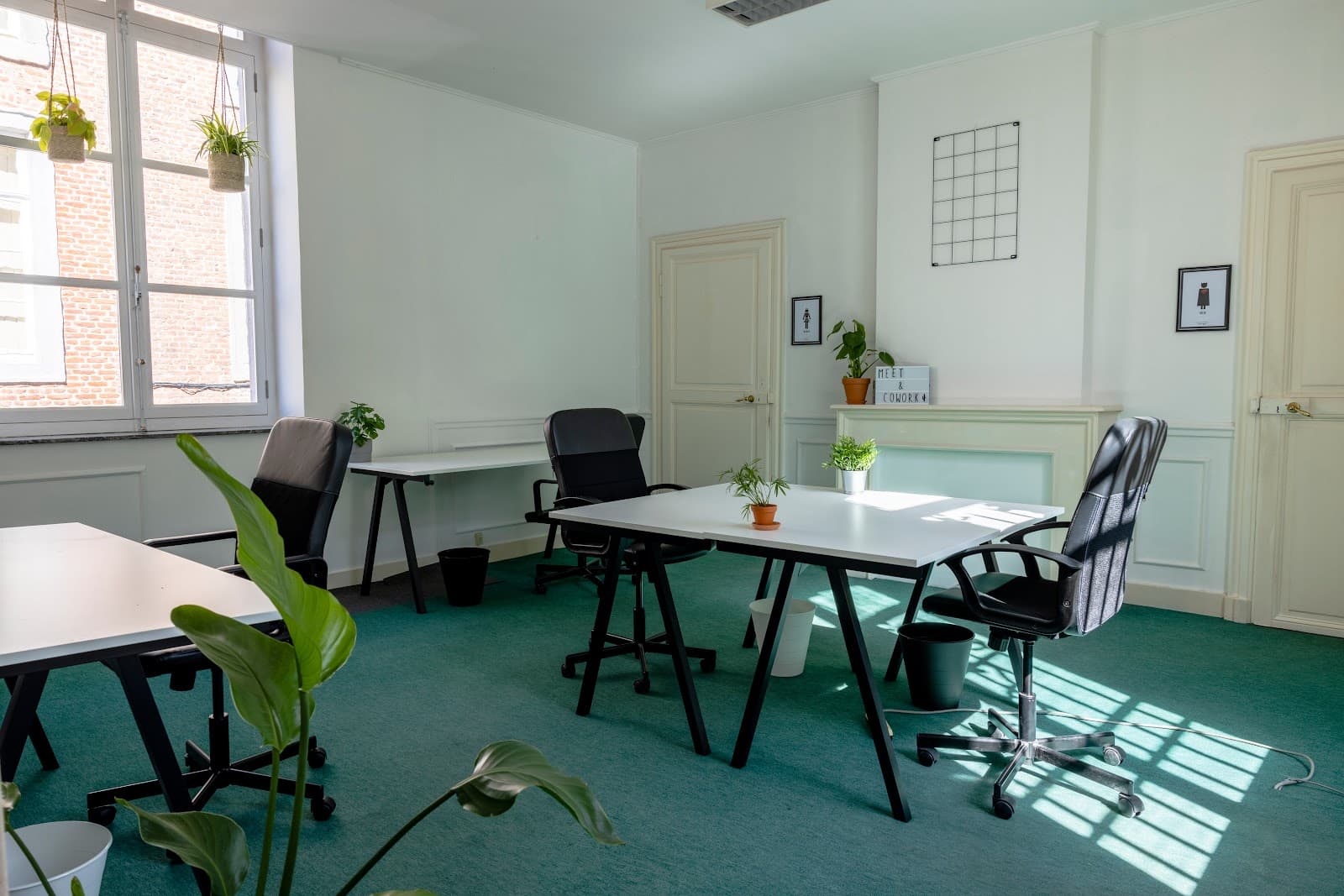 Premium Day Pass at Coworking Namur - Flexible Workspace & Networking in Namur interior photo 1