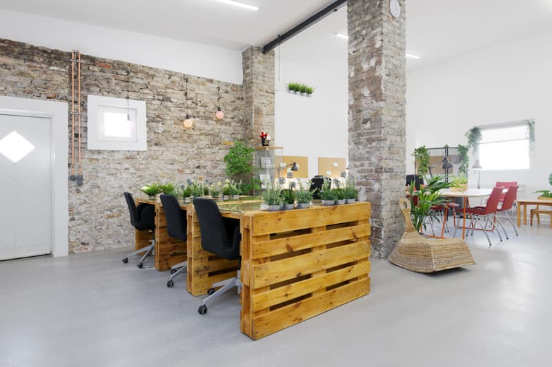 Dynamic coworking with front garden and backyard at engelnest in Schöneberg interior photo 1