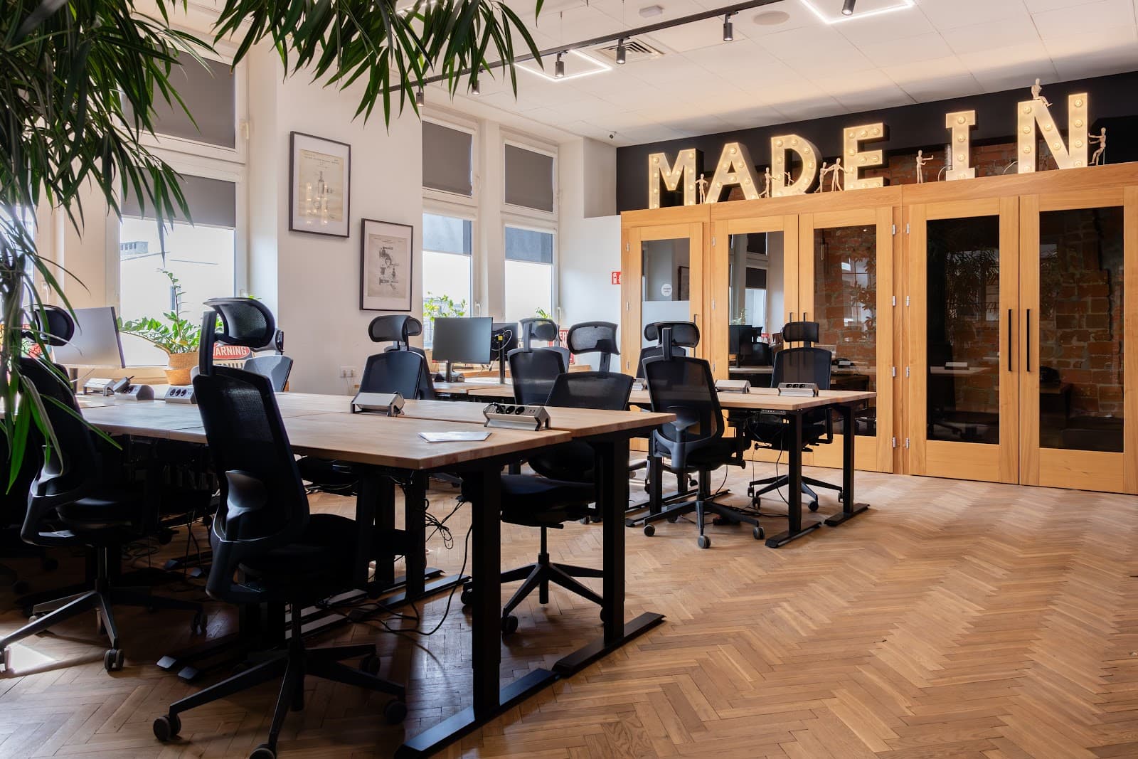Dynamic Day Pass in Łódź's Co:Spot Office with Premium Amenities interior photo 6