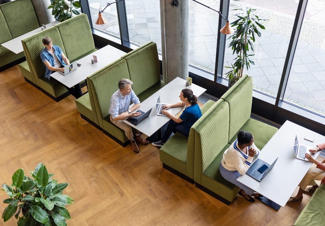 Cowork next to Berlin Hauptbahnhof at elegant EDGE Grand Central interior photo 1