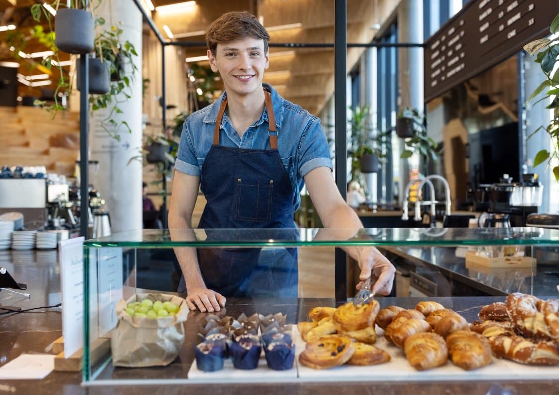 Cowork next to Berlin Hauptbahnhof at elegant EDGE Grand Central interior photo 4