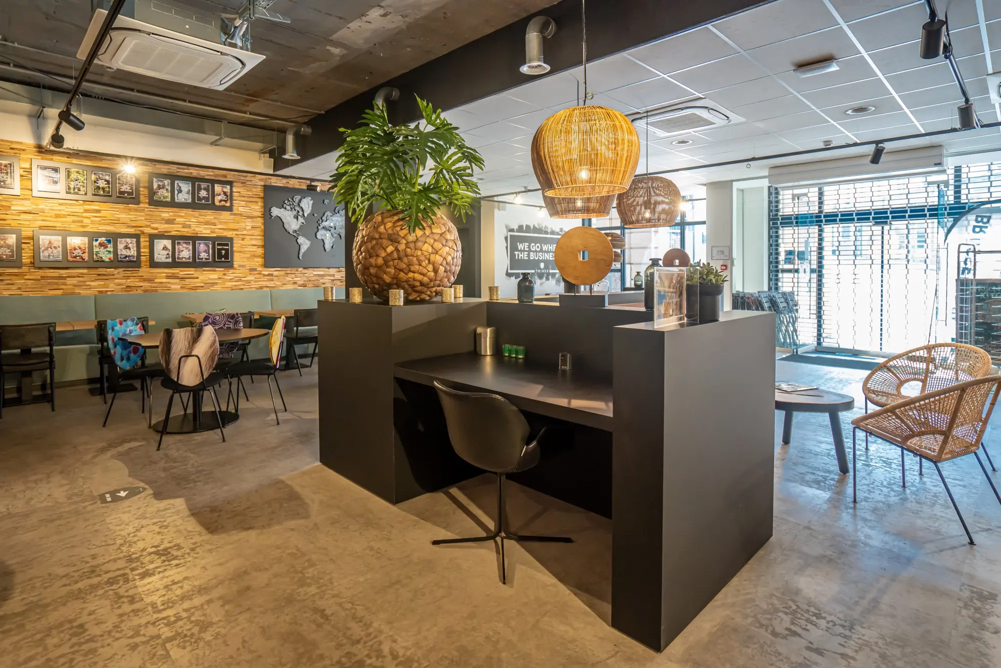 Flexible Day Pass Workspace with Projector in Frankfurt interior photo 5