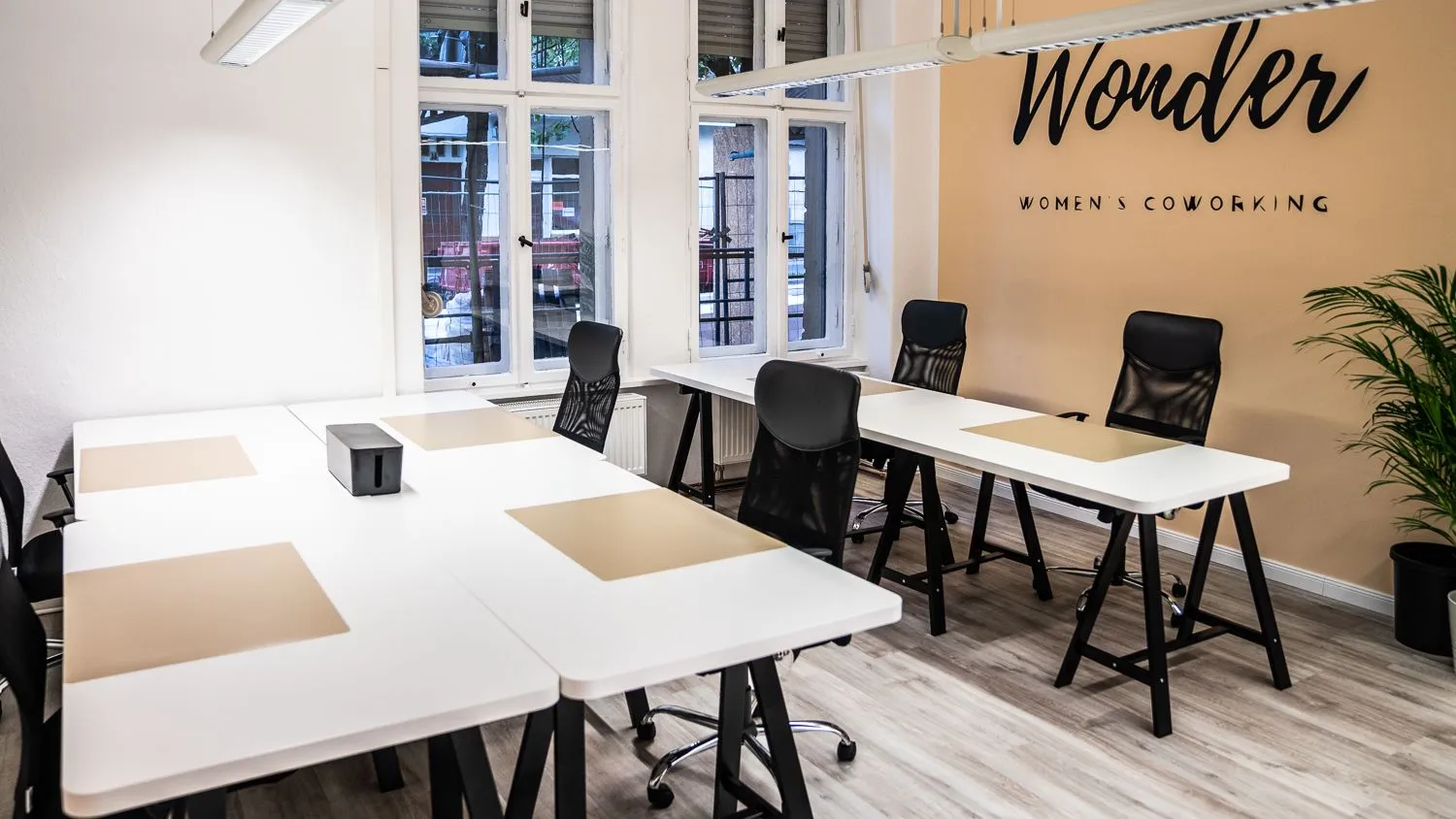 Coworking for women at Wonder in Prenzlauer Berg interior photo 1