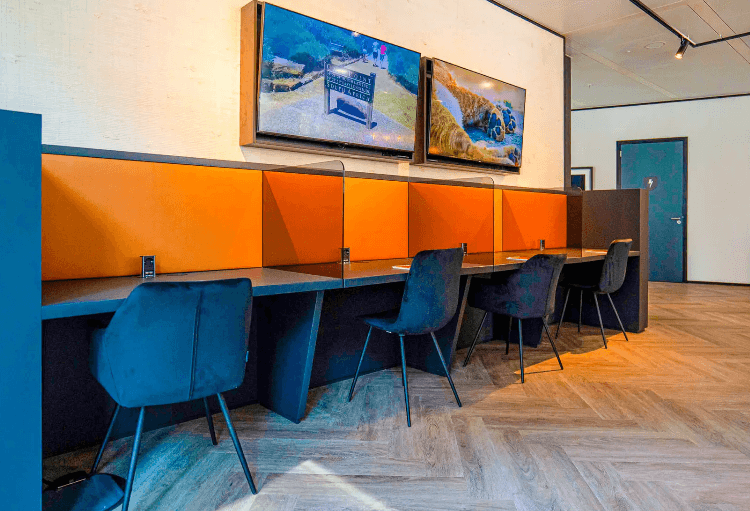 Cowork from an upscale coworking space in the heart of Frankfurt interior photo 4