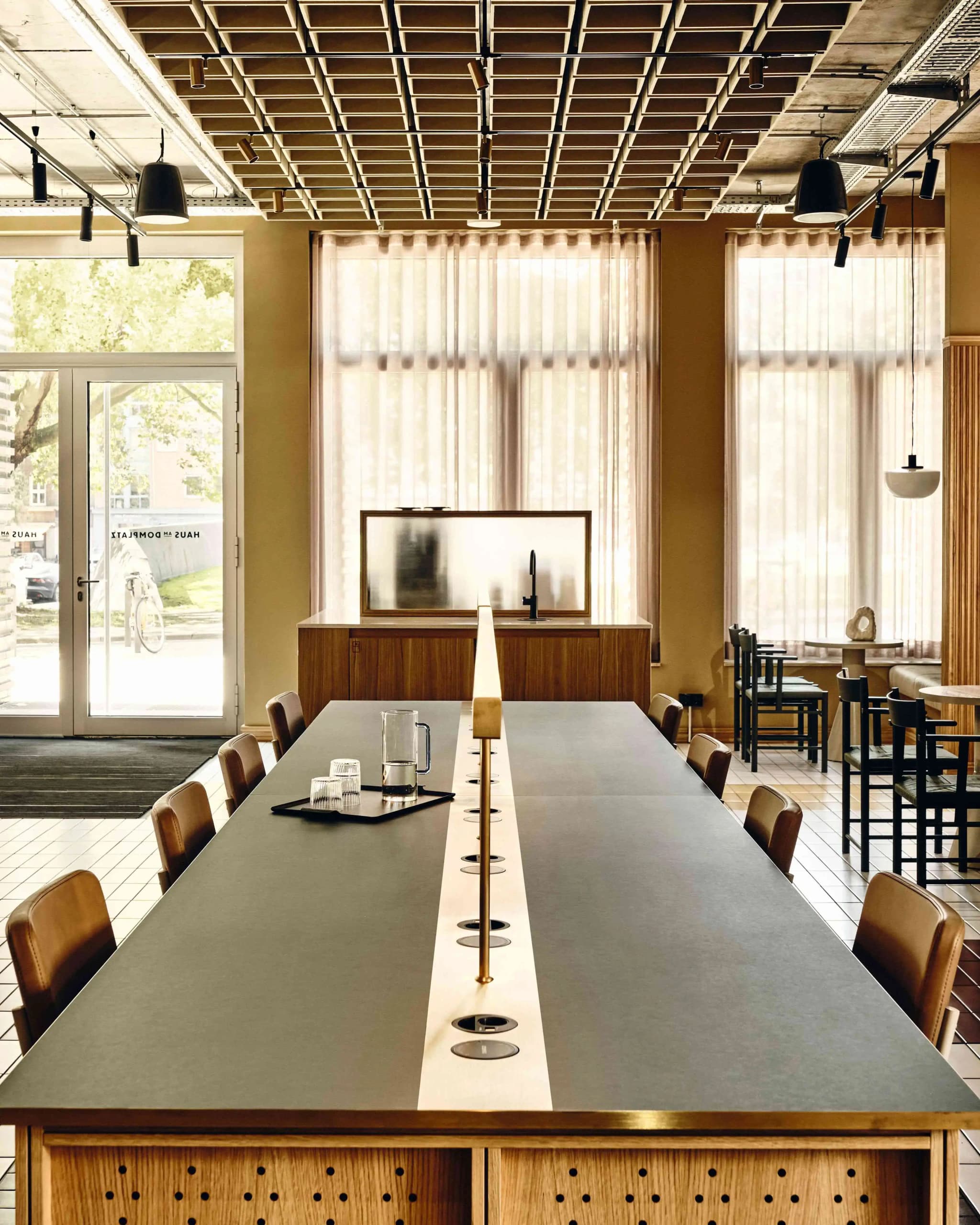 10-Person Meeting Room at Fora - Haus am Domplatz with Projector interior photo 2