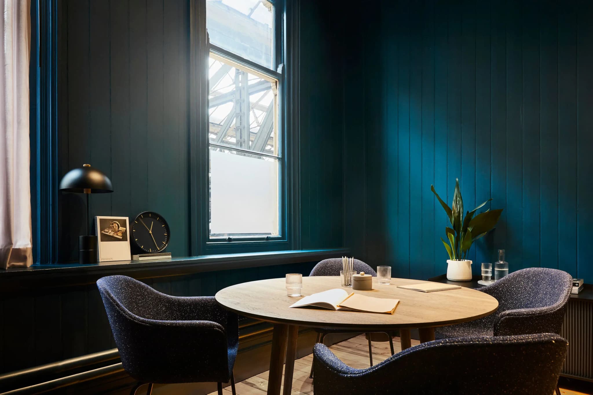 10-Person Meeting Room at Fora - Haus am Domplatz with Projector interior photo 3