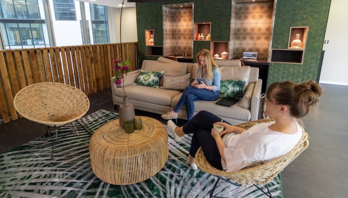 Cowork at the Central Business District of Frankfurt at elegantly designed Tribes Baseler Oval interior photo 2