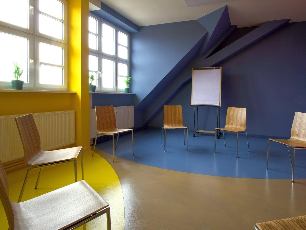 Dynamic Meeting Room at Meeet West in Berlin Neukoelln interior photo 1