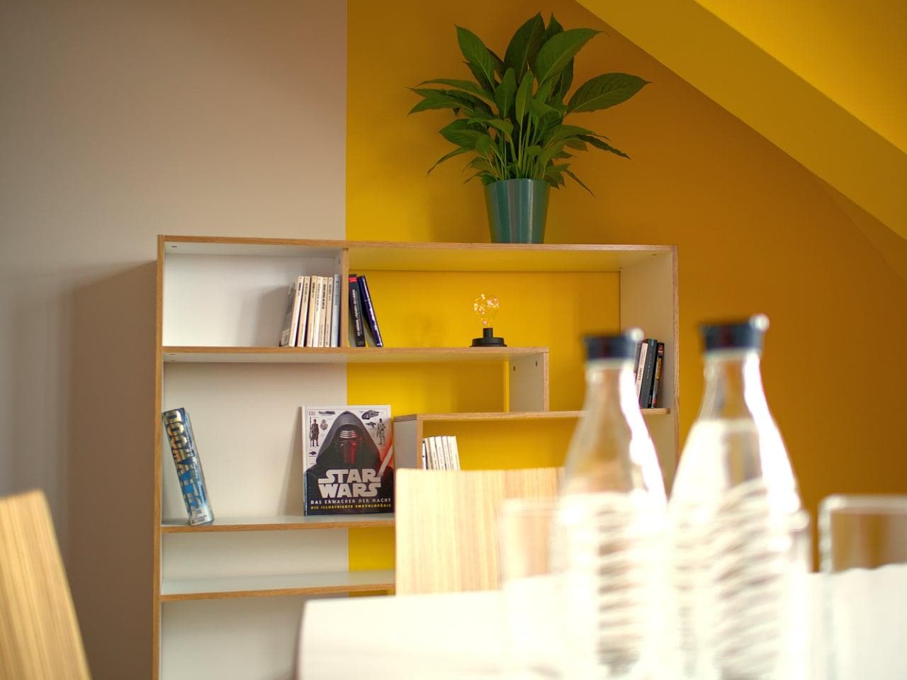 Dynamic Meeting Room at Meeet West in Berlin Neukoelln interior photo 3