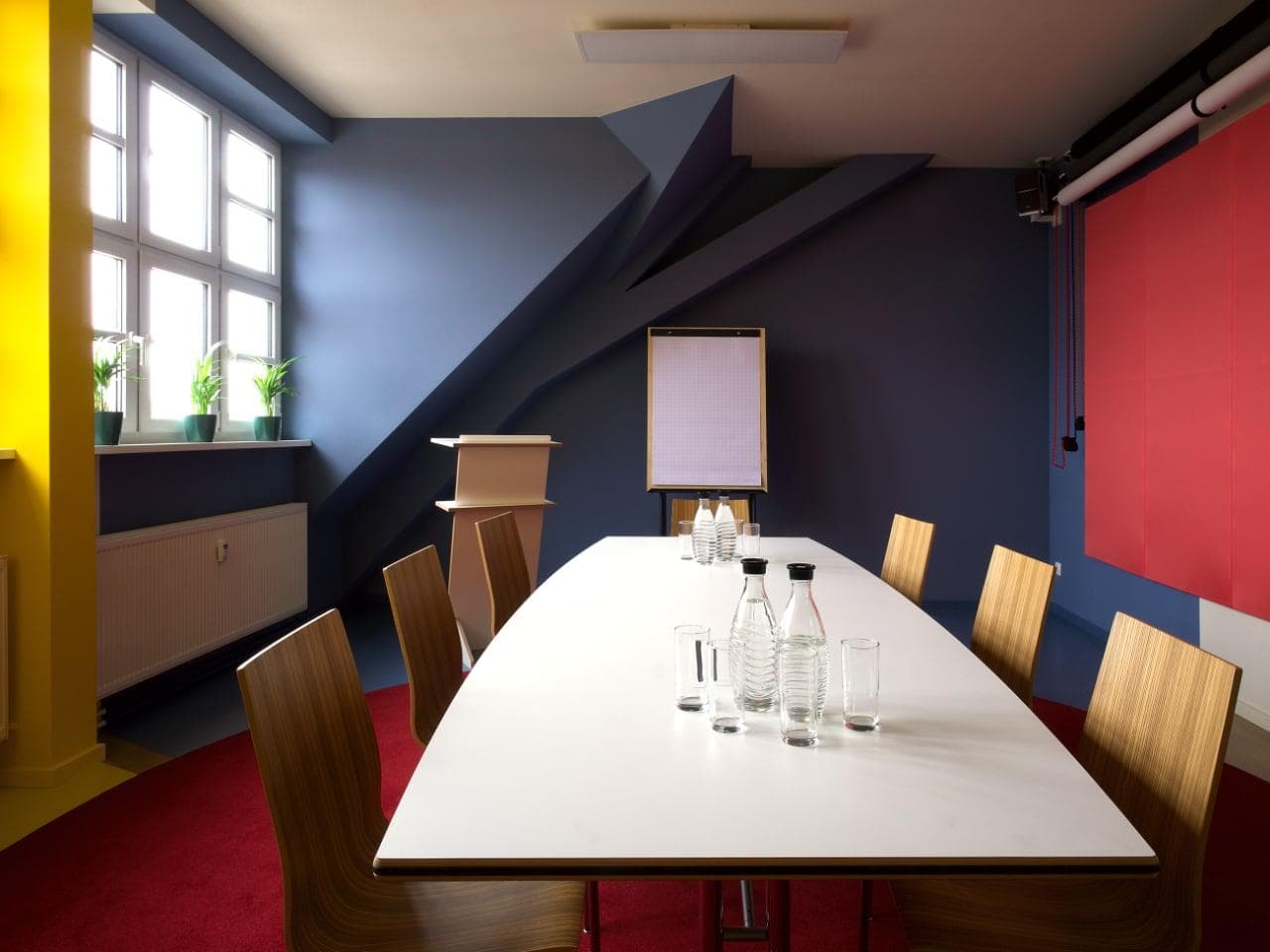 Dynamic Meeting Room at Meeet West in Berlin Neukoelln interior photo 4