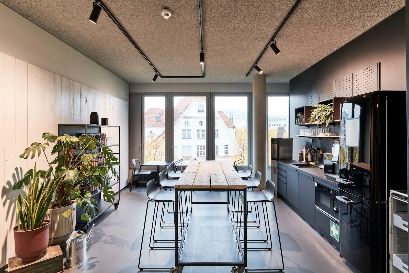 Dynamic Day Pass at Design Offices München Westend interior photo 1