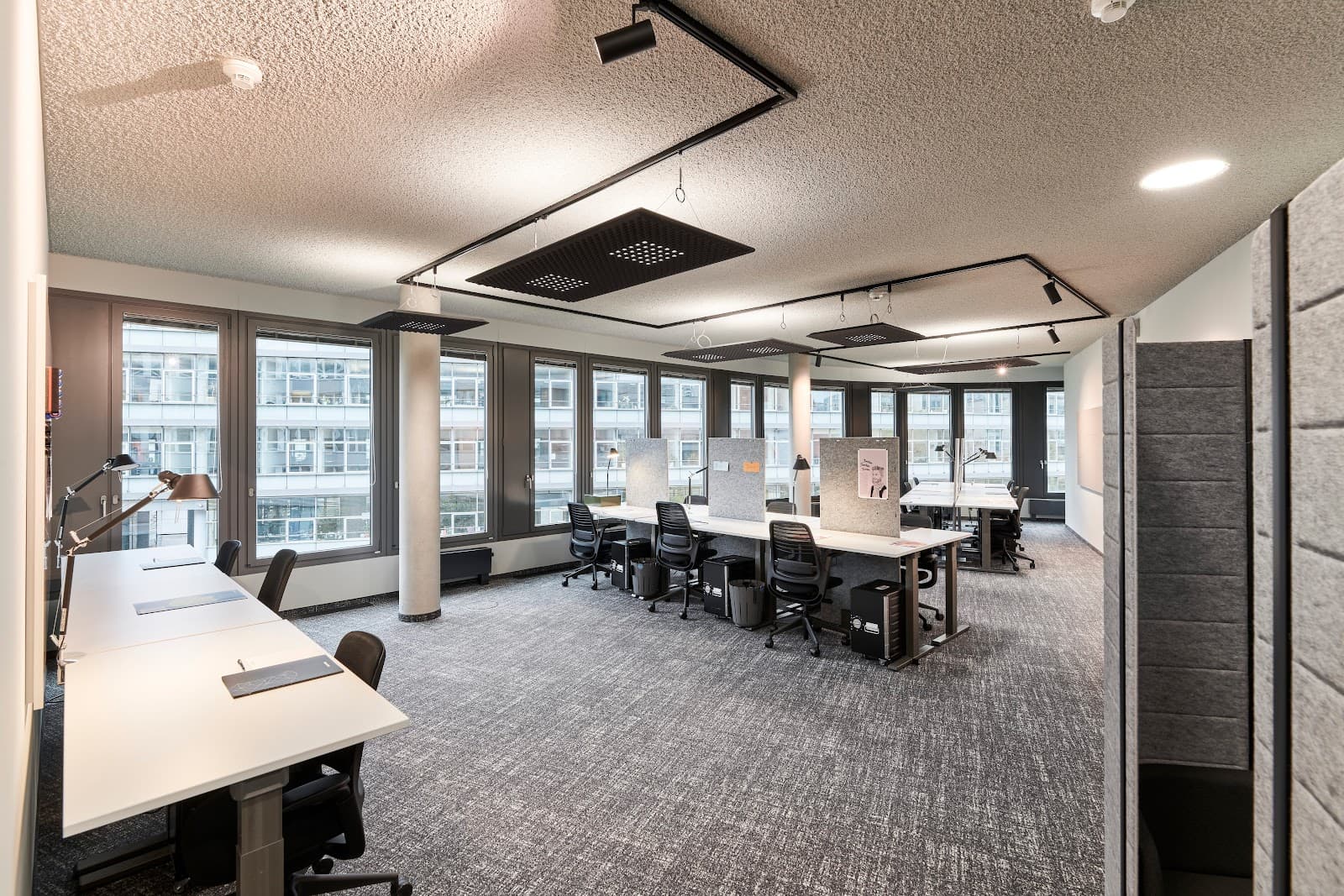 Dynamic Day Pass at Design Offices München Westend interior photo 7