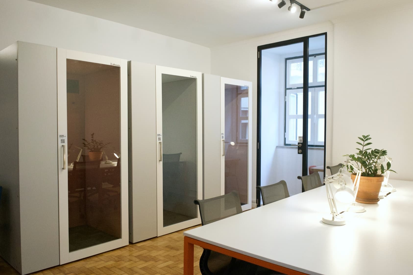 Lisbon's Premier Coworking Day Pass at Impact Hub interior photo 5