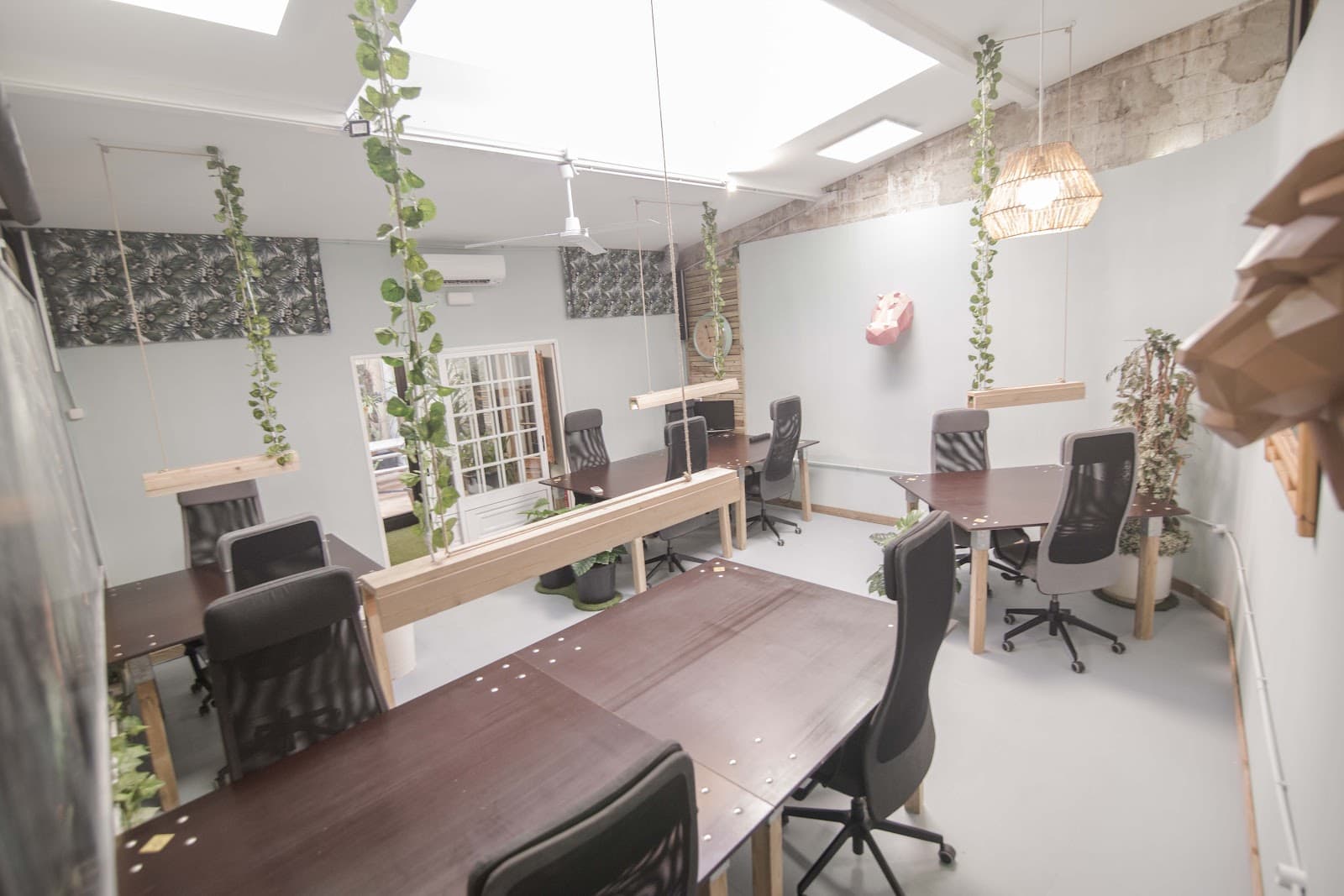 Day Pass at JUNGLE . coworking in Vibrant Barcelona interior photo 8