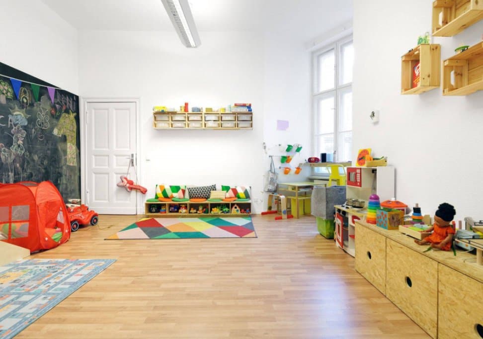 Versatile space equipped with flatscreen & unique chalkboard wall at juggleHUB interior photo 1