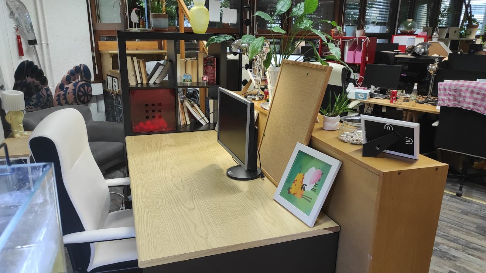 T19bis Lausanne Day Pass - Flexible Workspace & Networking in Central Lausanne interior photo 6