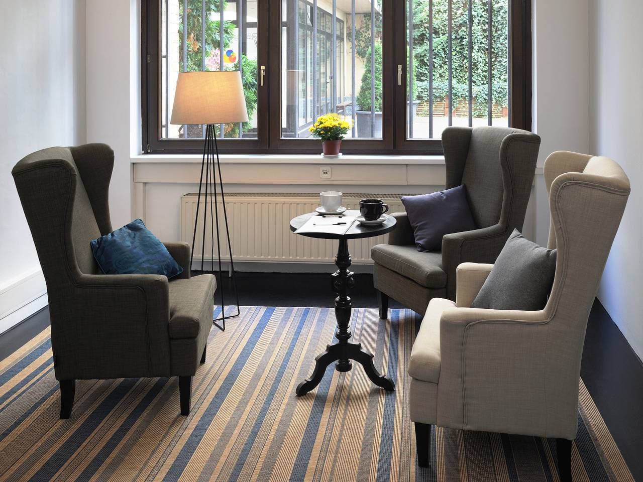 Elegant Consulting Meeting Room at Berlin Mitte interior photo 1