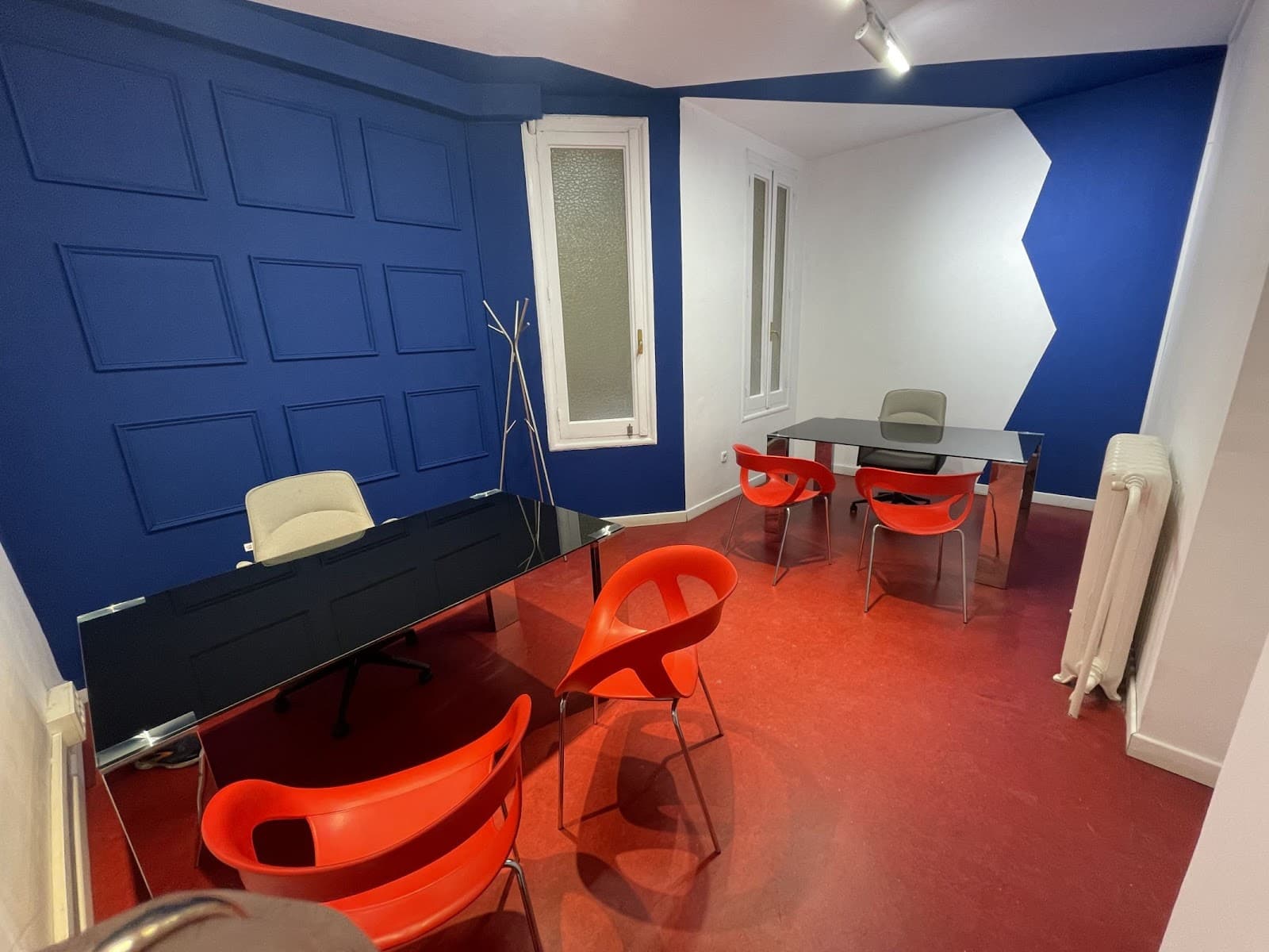 Almagro Day Pass at FreeLand Coworking – Flexible Workspace & Networking interior photo 4