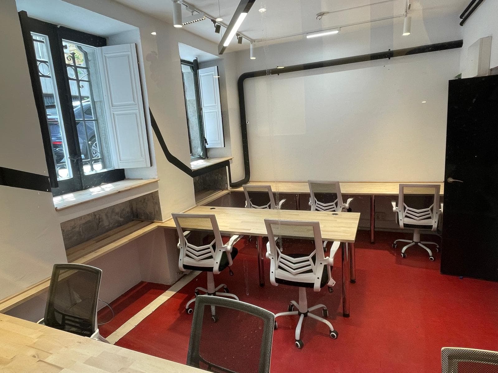 Almagro Day Pass at FreeLand Coworking – Flexible Workspace & Networking interior photo 5