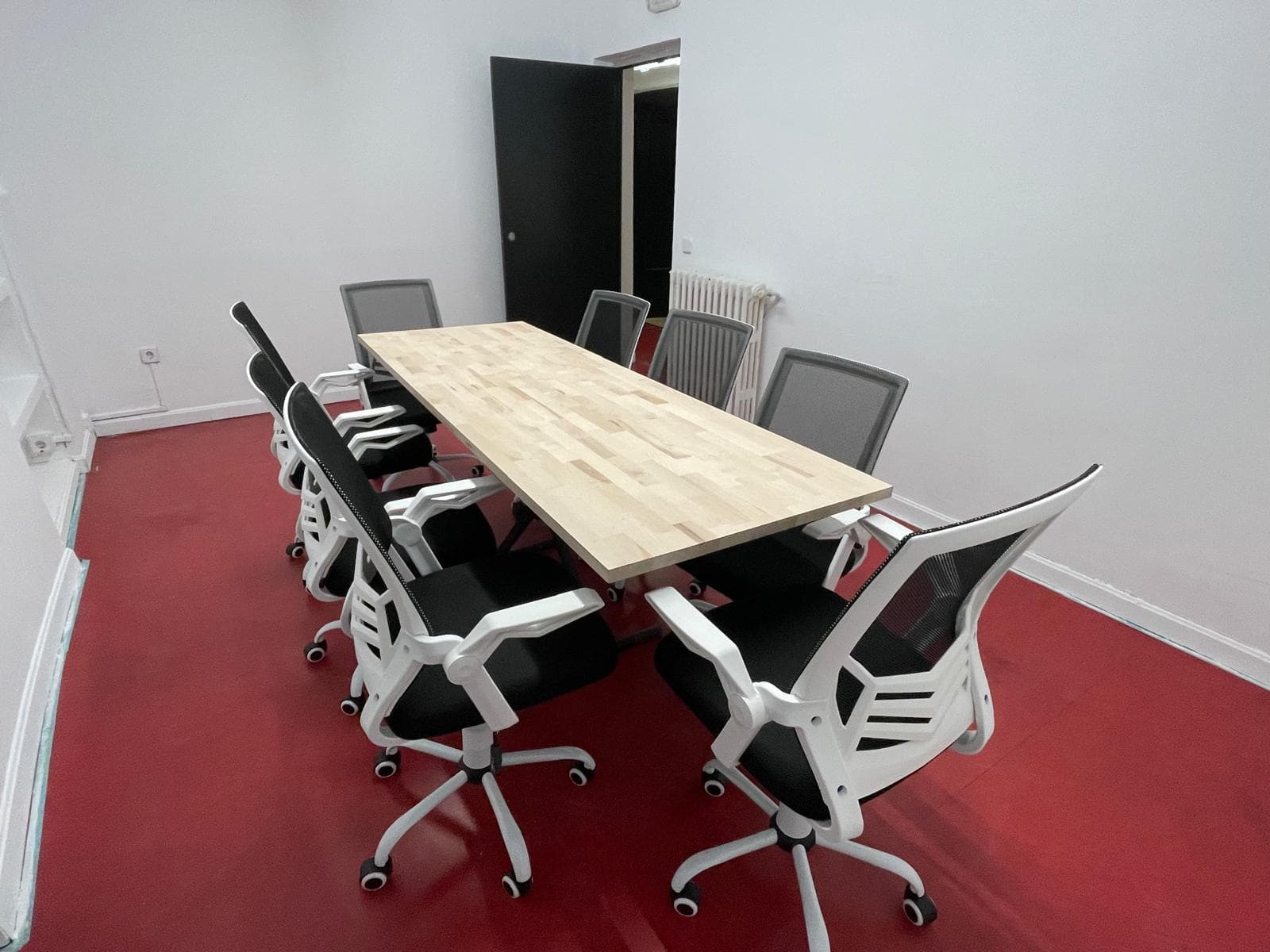 Almagro Day Pass at FreeLand Coworking – Flexible Workspace & Networking interior photo 10