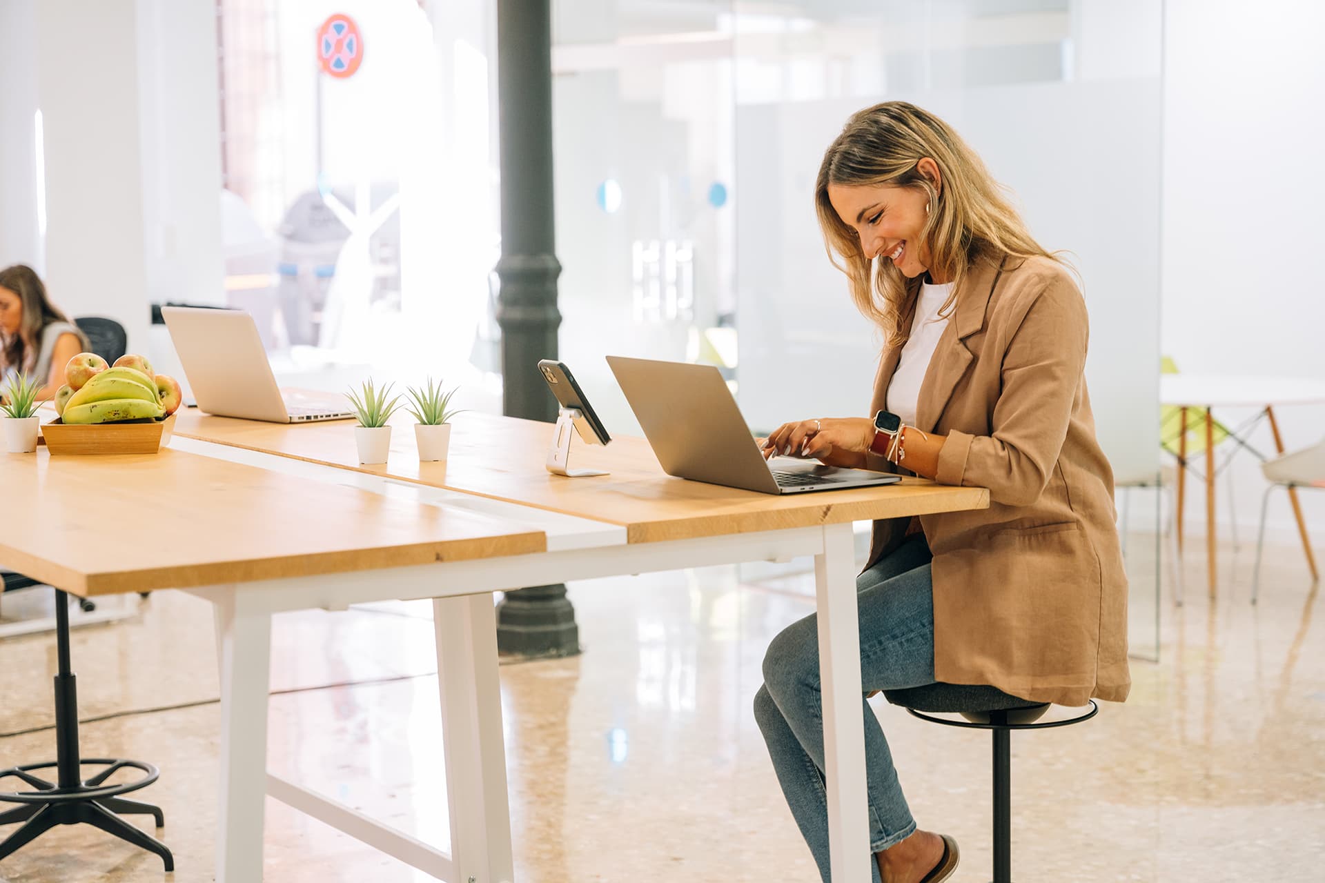Coworking Day Pass in Almería's Vibrant Hub interior photo 3